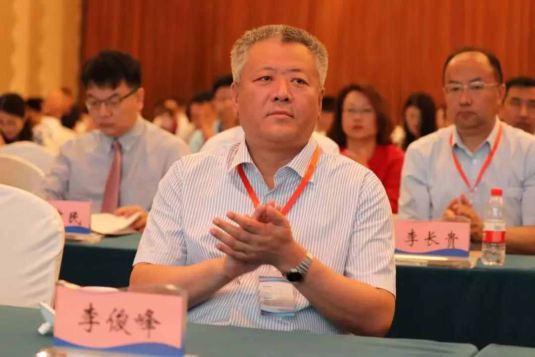 北京林业大学副校长陈天全主持,东营市副市长李俊峰,中国林产工业协会